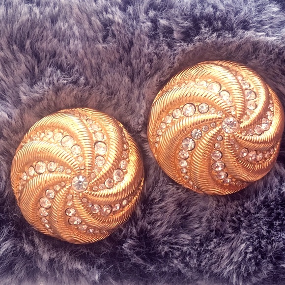 Vintage Clip-on Earring, Gold and Diamond Detail - Picture 1 of 4